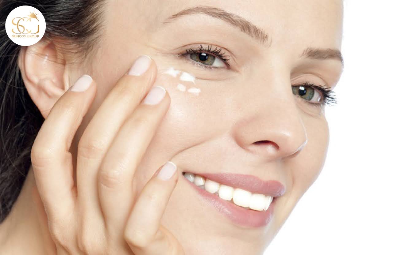 cách sử dụng kem dưỡng da vùng mắt